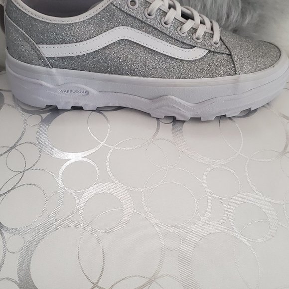 Vans - Picture 2 of 3